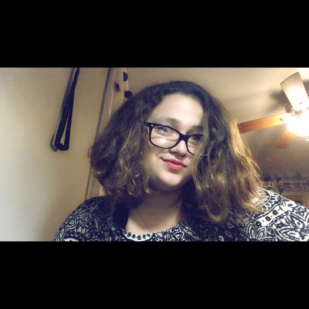Meet your Posher, Jullia